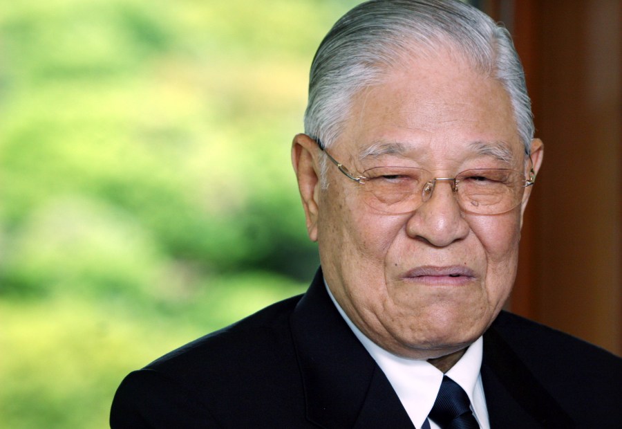 Lee Teng-Hui, former president of Taiwan, speaks to the media at a news conference in Tokyo, Japan, on Friday, June 1, 2007. China's Foreign Ministry issued a protest to Japan after former Taiwan President Lee Teng-hui arrived in Tokyo on May 30 for a trip which is scheduled to include a visit at Yasukuni Shrine. Photographer: Haruyoshi Yamaguchi/ Bloomberg News