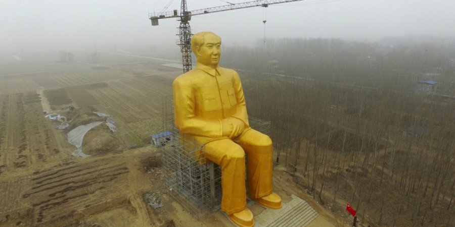 chinas-giant-gold-painted-statue-of-mao-zedong-has-suddenly-been-demolished